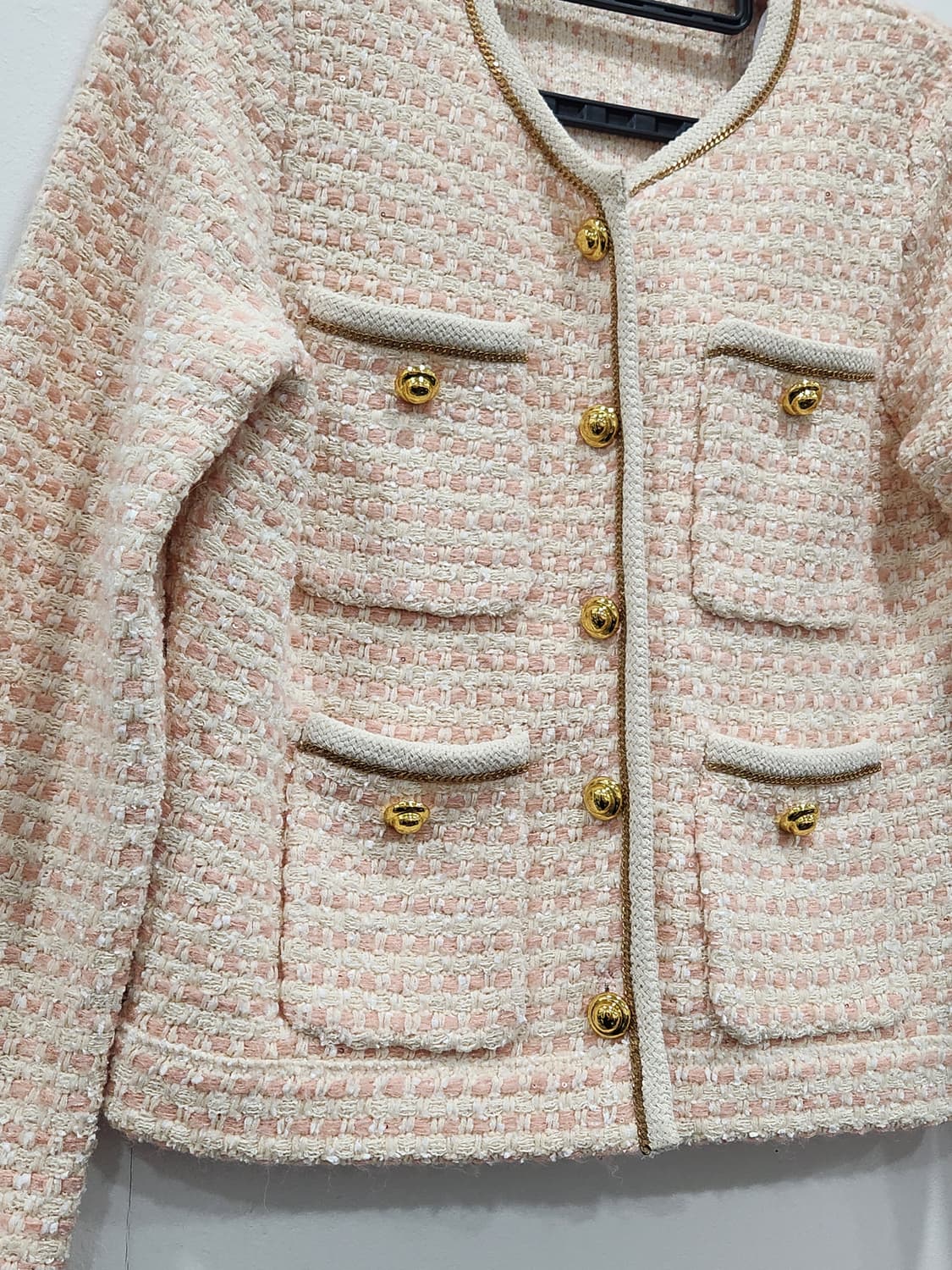 [S] 더맥 연핑크 금장 단추 트위드 니트 자켓 상품이미지4