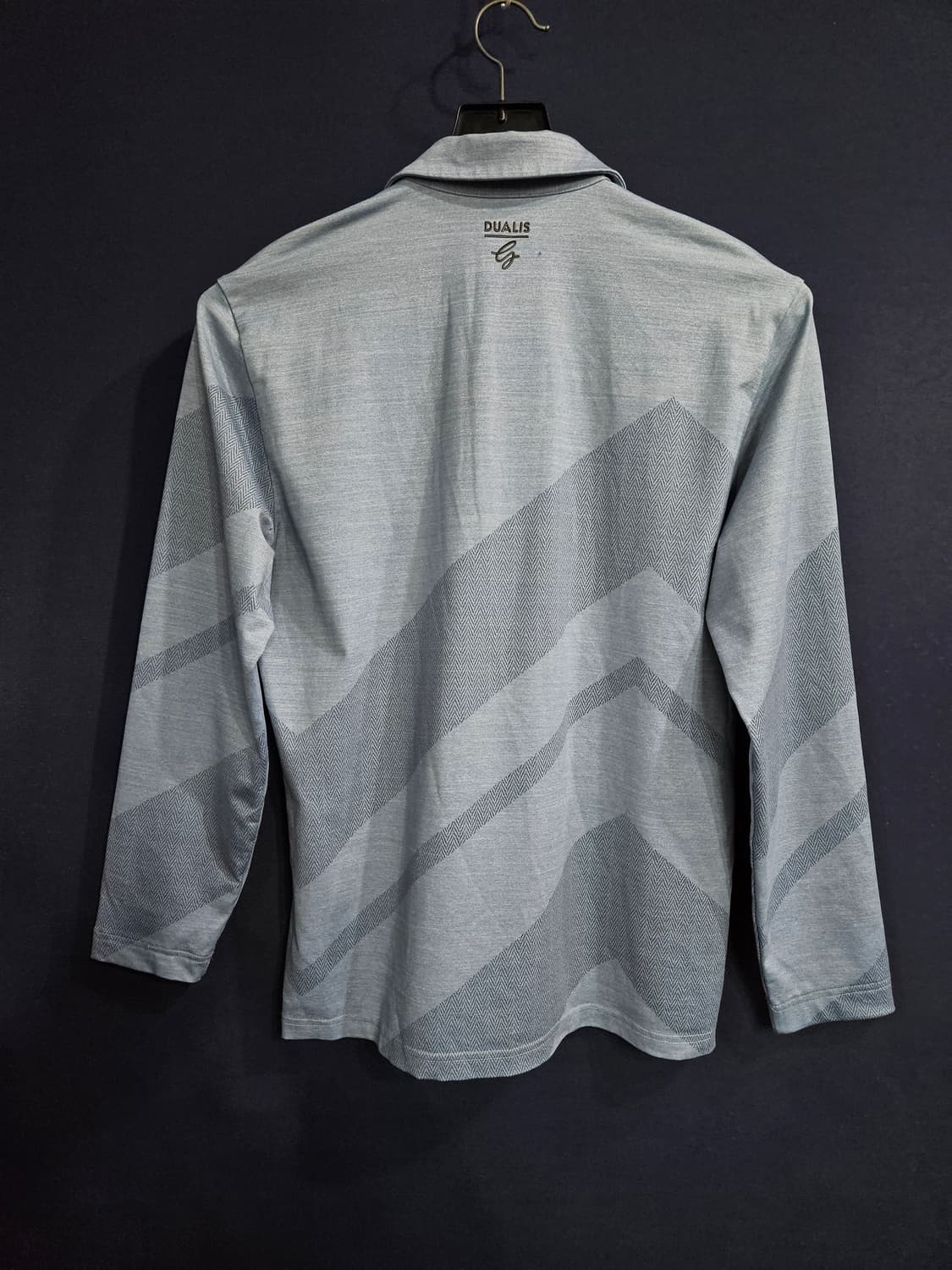 데상트 골프 스카이블루 문양 남성 슬림핏 105 골프 카라긴팔티  상품이미지2