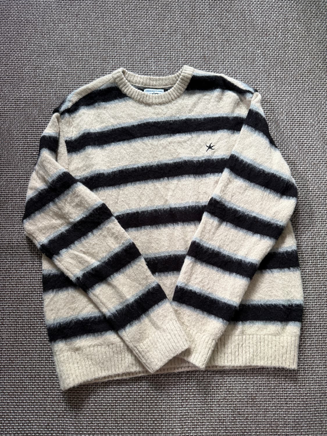 플리마켓🔥 더콜디스트모먼트 스트라이프 니트 상품이미지1