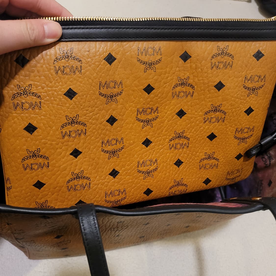 MCM 리버시블 비세토스 쇼퍼백 상품이미지8