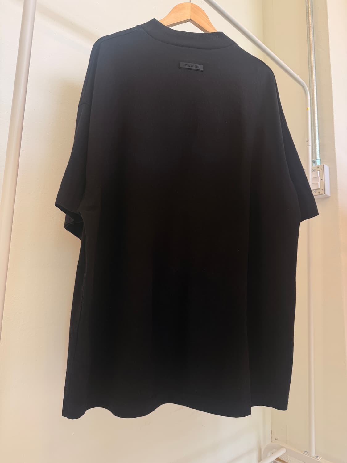 피어오브갓 에센셜(FEAR OF GOD ESSENTALI로고 프린트 티 상품이미지2
