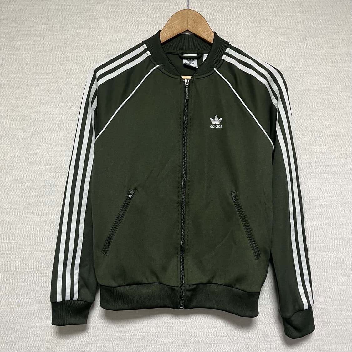 아디다스 슈퍼스타 카키 트랙탑 져지 상품이미지1