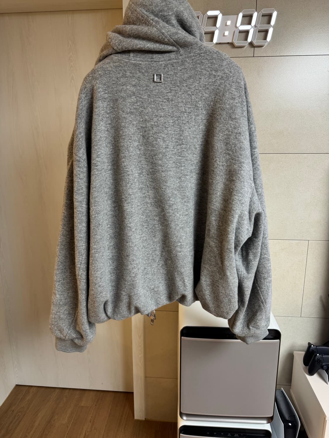 우영미 25fw 그레이 니티드 후드 집업 상품이미지3