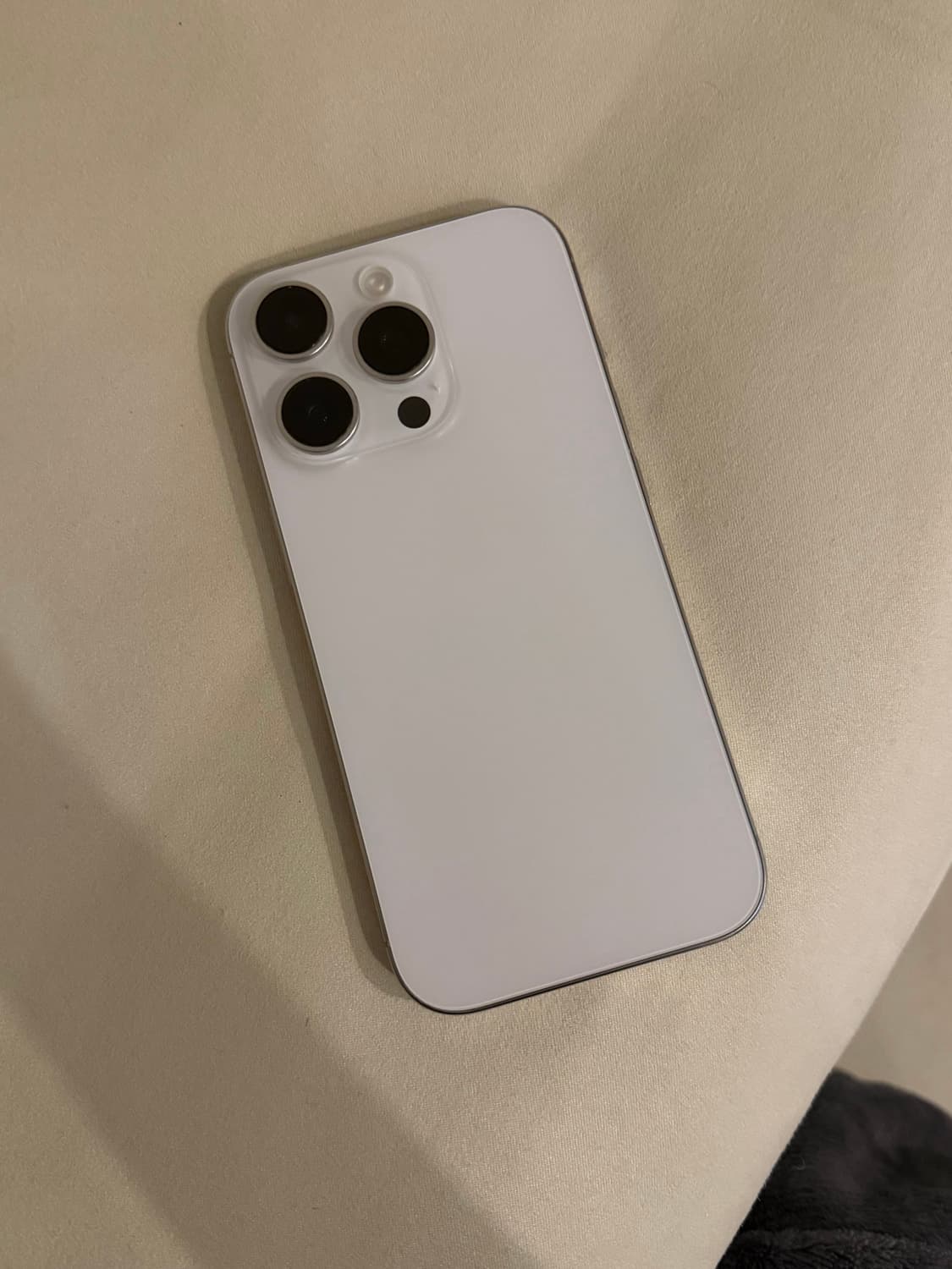 아이폰 16pro 1테라 화이트 상품이미지1