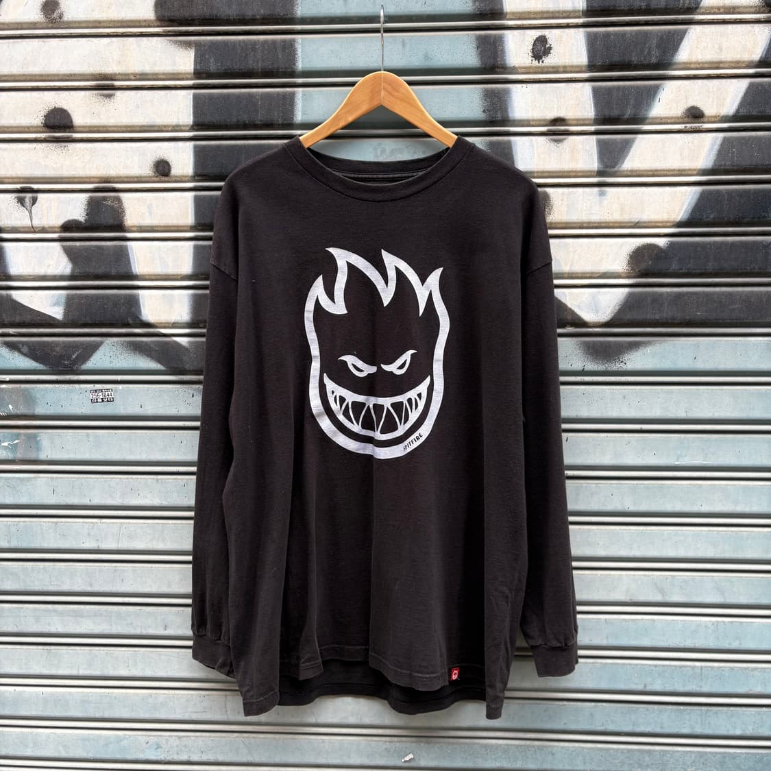 스핏파이어 휠스 빅 헤드 블랙 롱슬리브 상품이미지2