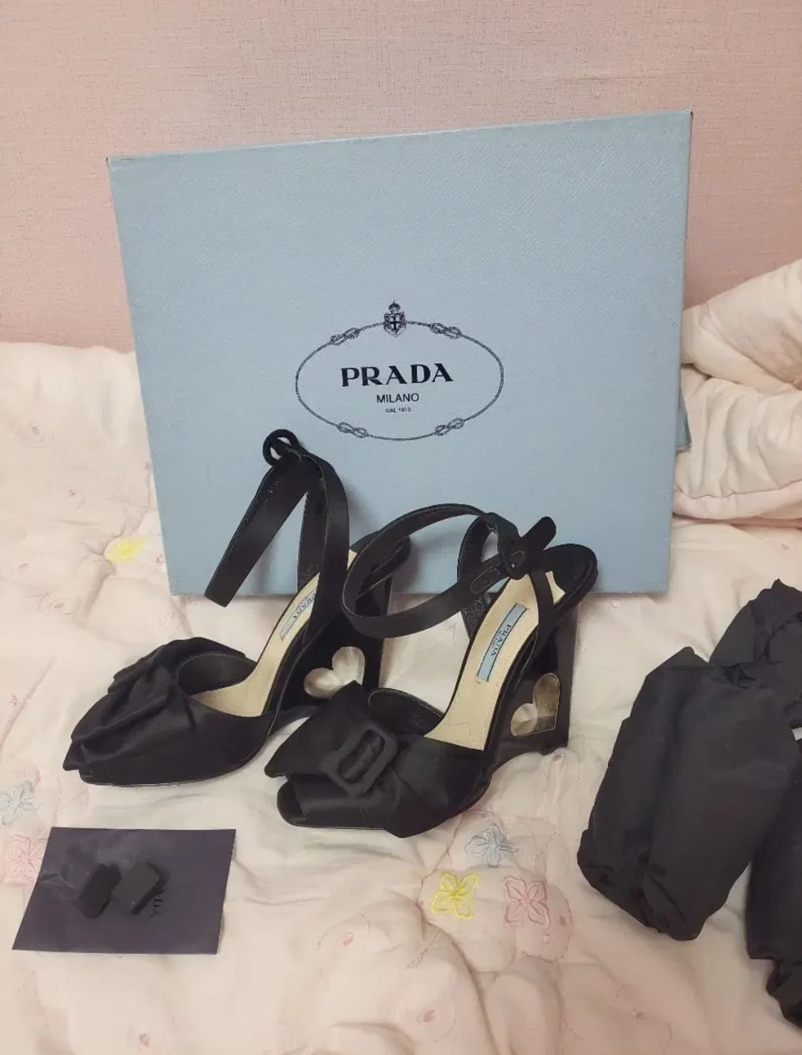 정품)새상품급처!프라다 리본 오픈하트 공주샌들 인형구두 슬링백 힐 선물용 상품이미지1