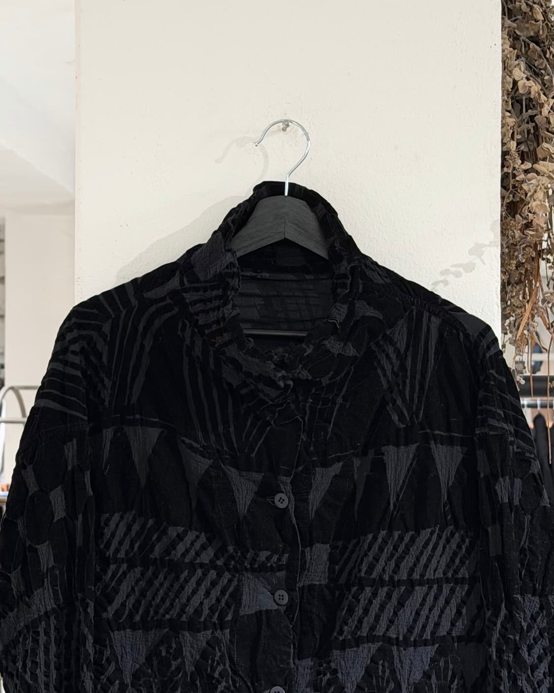 이세이 미야케 미 블랙 벨벳 하이넥 자켓 상품이미지4