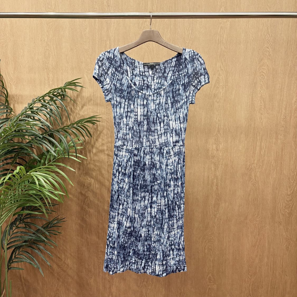 막스마라 위켄드 라운드넥 원피스 브러쉬 패턴 하단 티어드 디테일 블루 상품이미지1