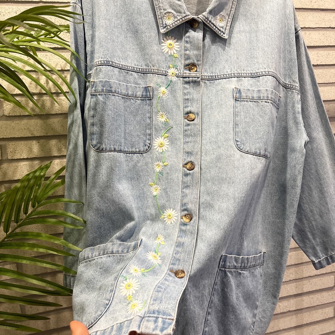 캐빈크릭 데이지 데님 워크자켓 4포켓 자수 디테일 연청 10% 할인 상품이미지6