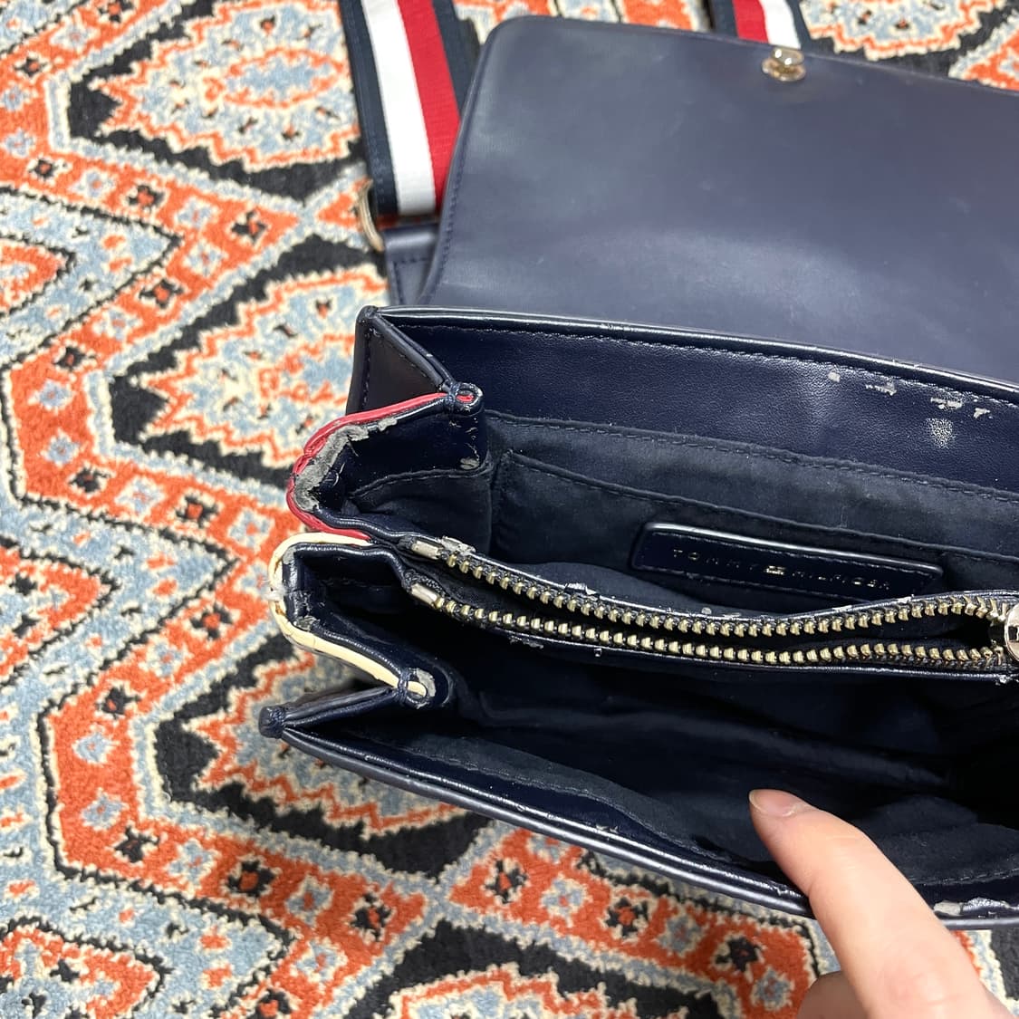 타미힐피거 네이비 미니 크로스백  상품이미지5