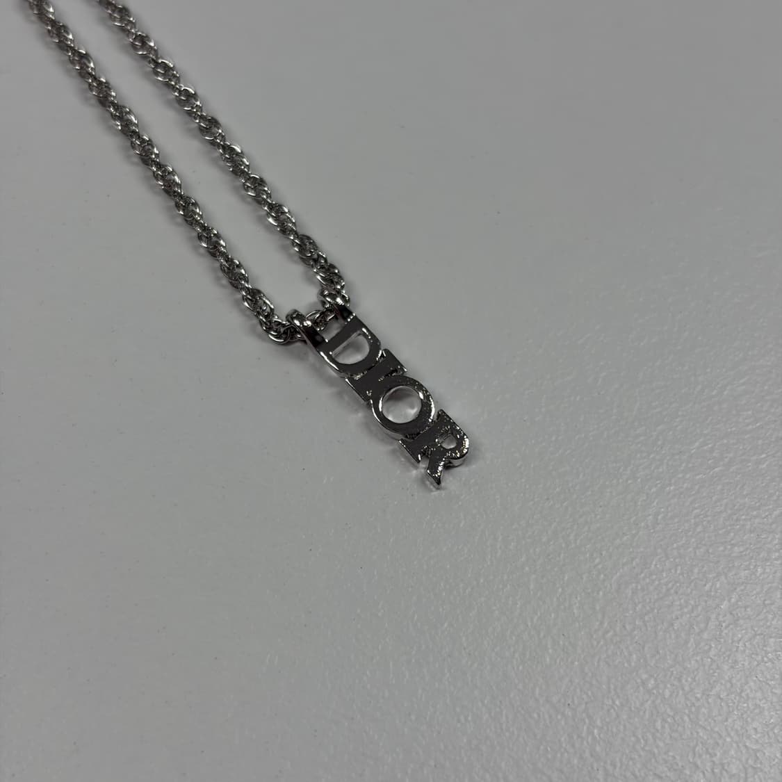 디올 이니셜 목걸이 상품이미지1