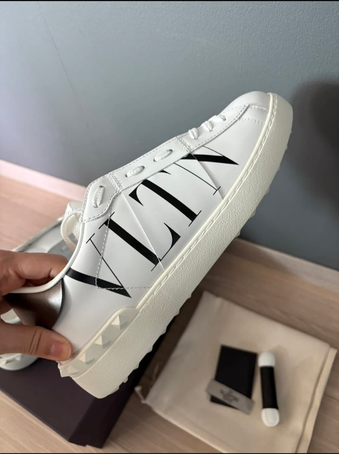 발렌티노 VLTN 오픈 스니커즈 41 새것 풀박 상품이미지6