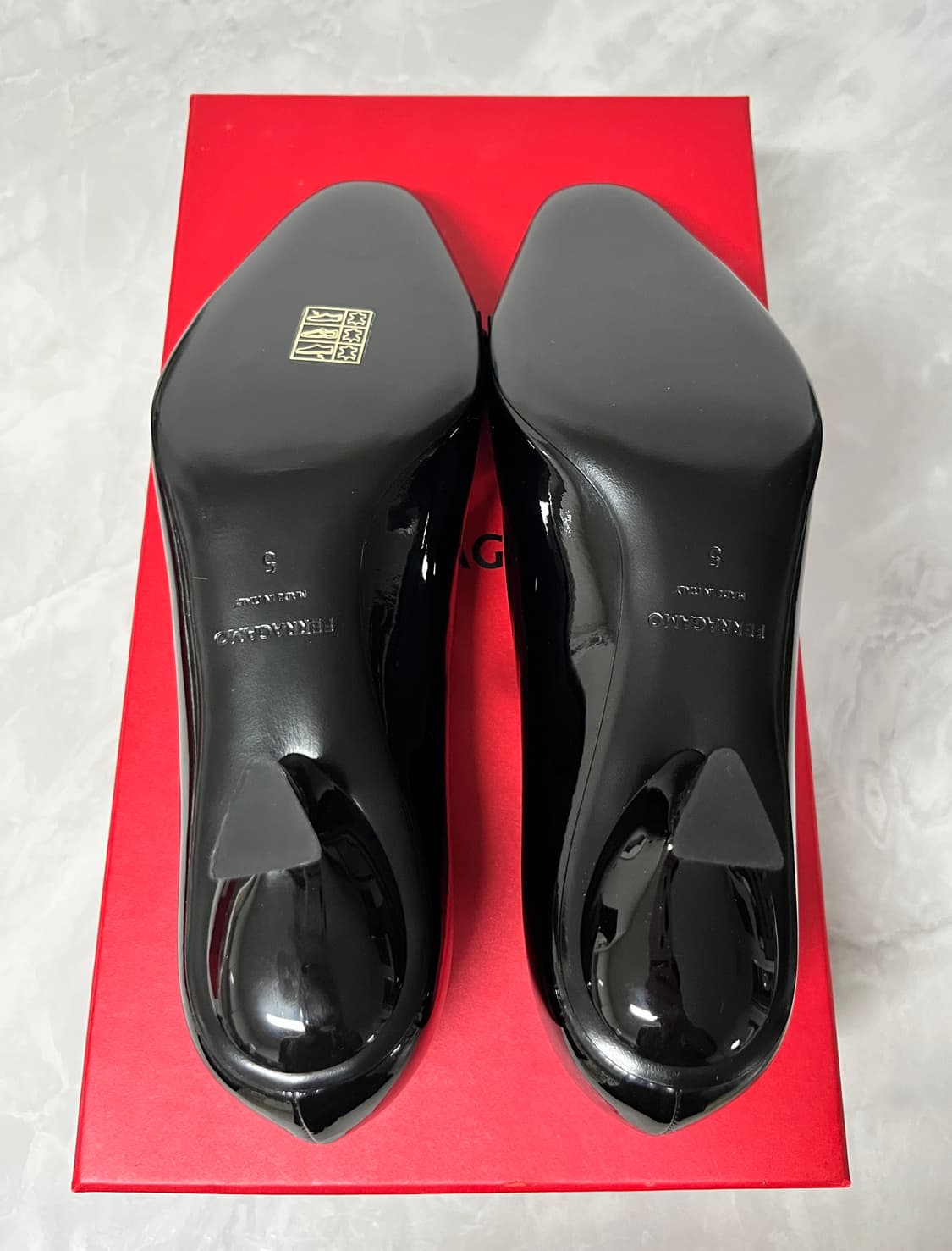 새상품) 페라가모 바라 펌프스 블랙 5사이즈 상품이미지5