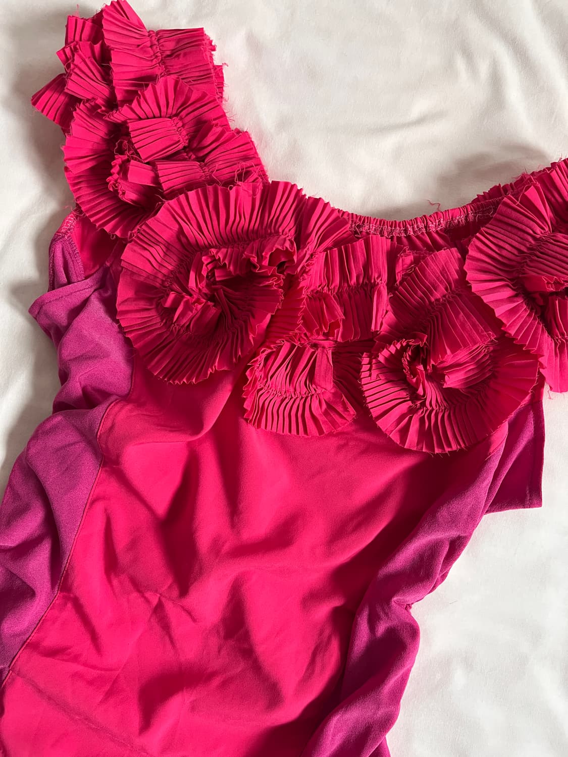 Pleats flower off-shoulder top  상품이미지2