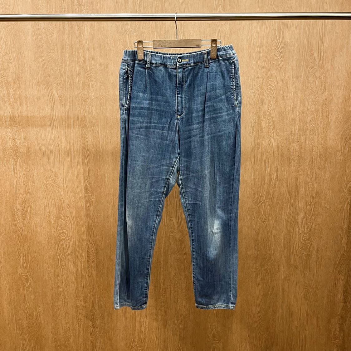 이세이미야케 플랜테이션 코튼 데님 팬츠 하프 밴딩 워싱 포켓 디테일 중청 상품이미지2