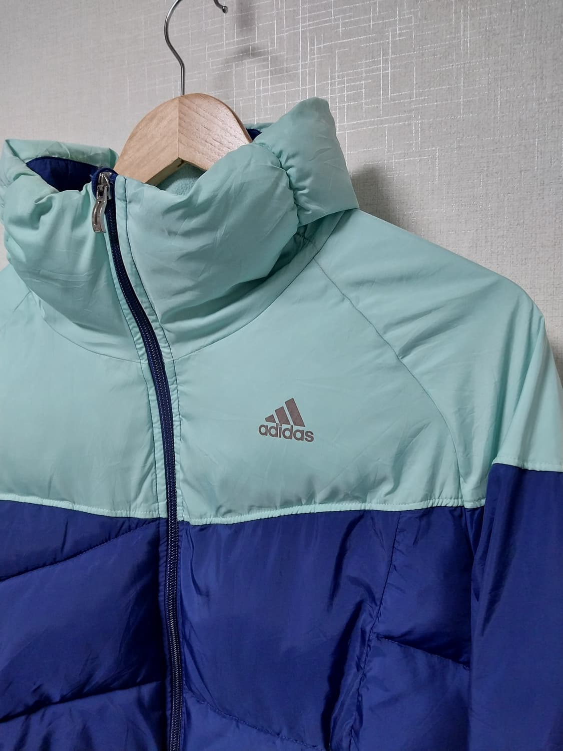 여성 아디다스 민트/블루 숏패딩  상품이미지3