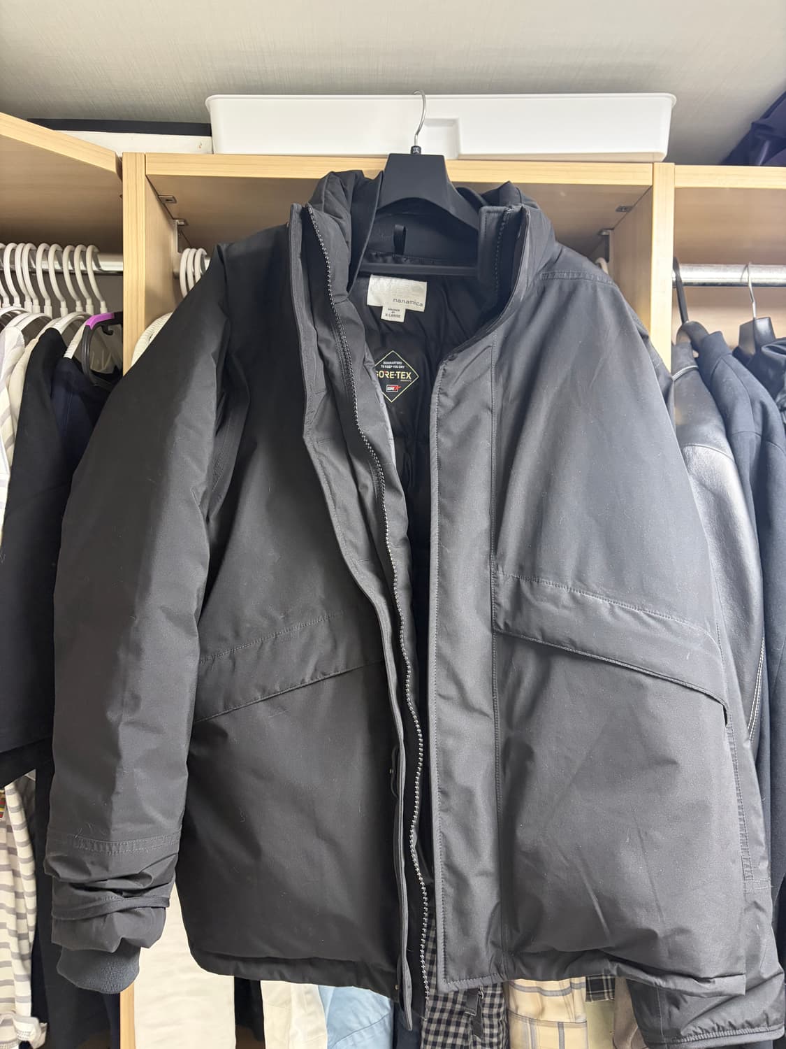 나나미카 블랙 색상 고어텍스 숏 다운 XL 사이즈 상품이미지1