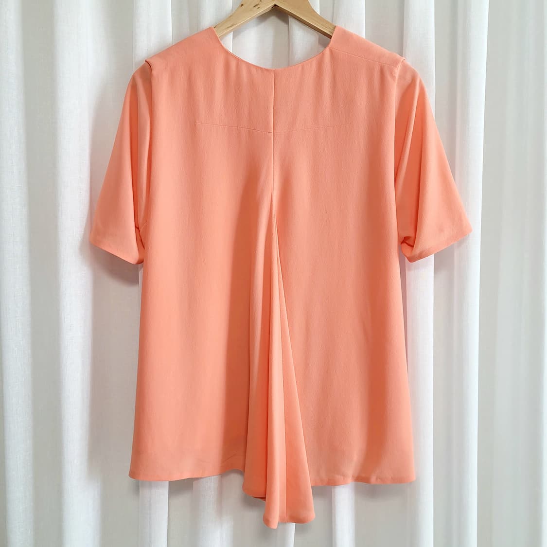 미샤 MICHAA 센터프릴 연코랄 숏슬리브 블라우스 (55) 상태최상 상품이미지2