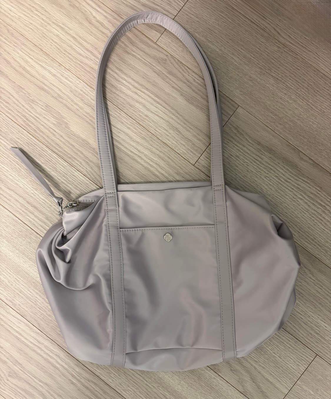 히어리 오로라 셔링 더플백 라일락 상품이미지1