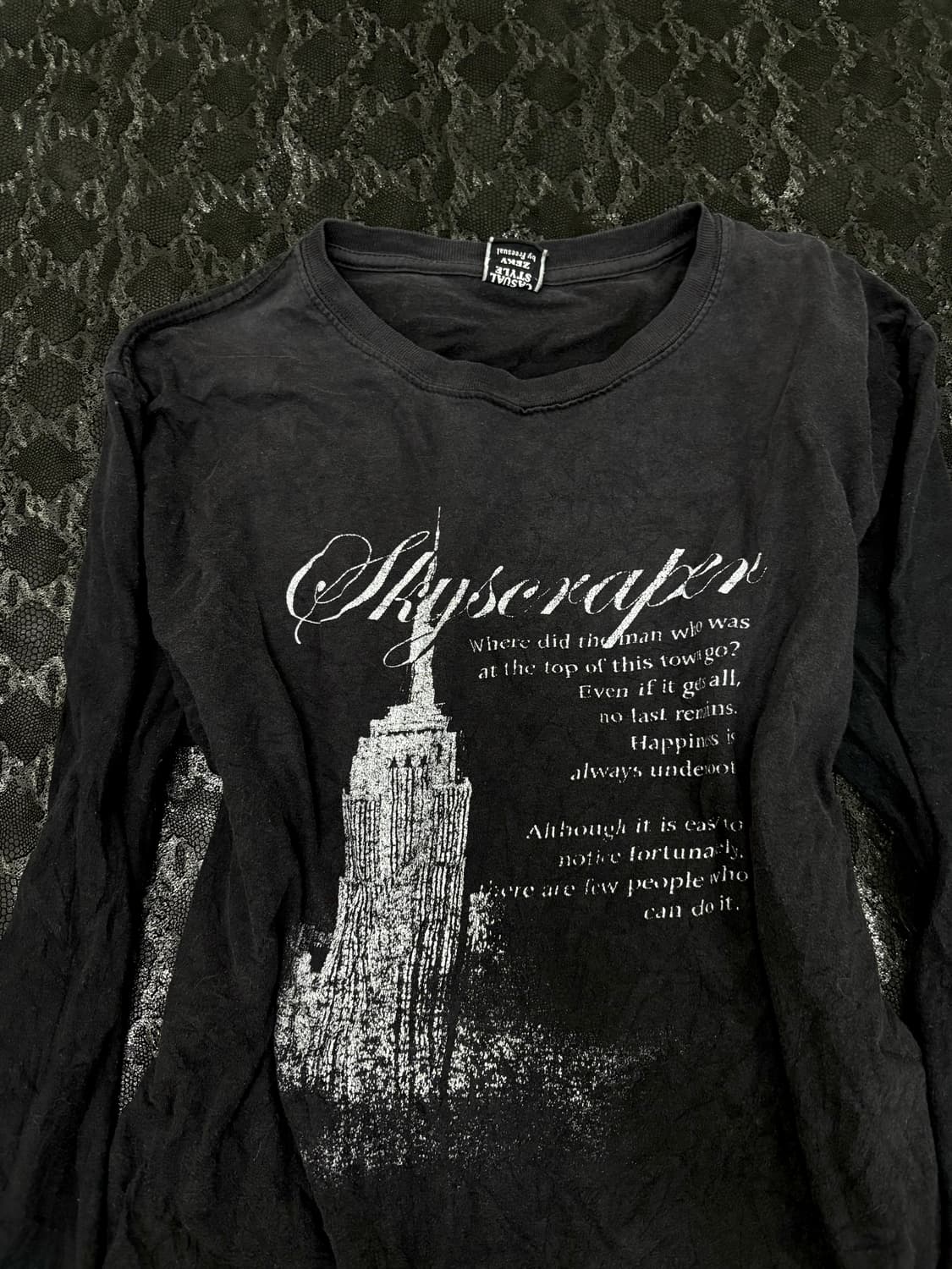 “Vintage” Y2K Print Black Sleeve 상품이미지2