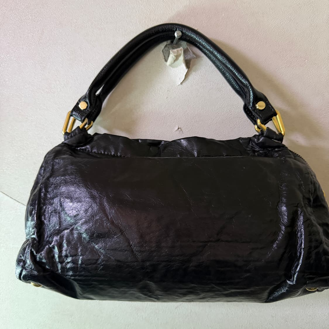 프라다 금장 황실 로고 나파가죽 토트백 상품이미지3