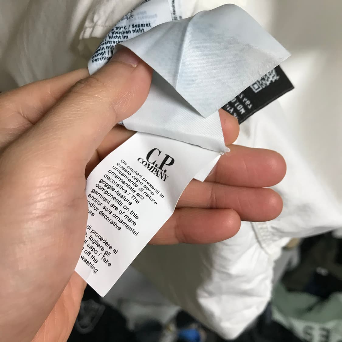 씨피컴퍼니 렌즈 와펜 화이트 포켓셔츠 상품이미지8