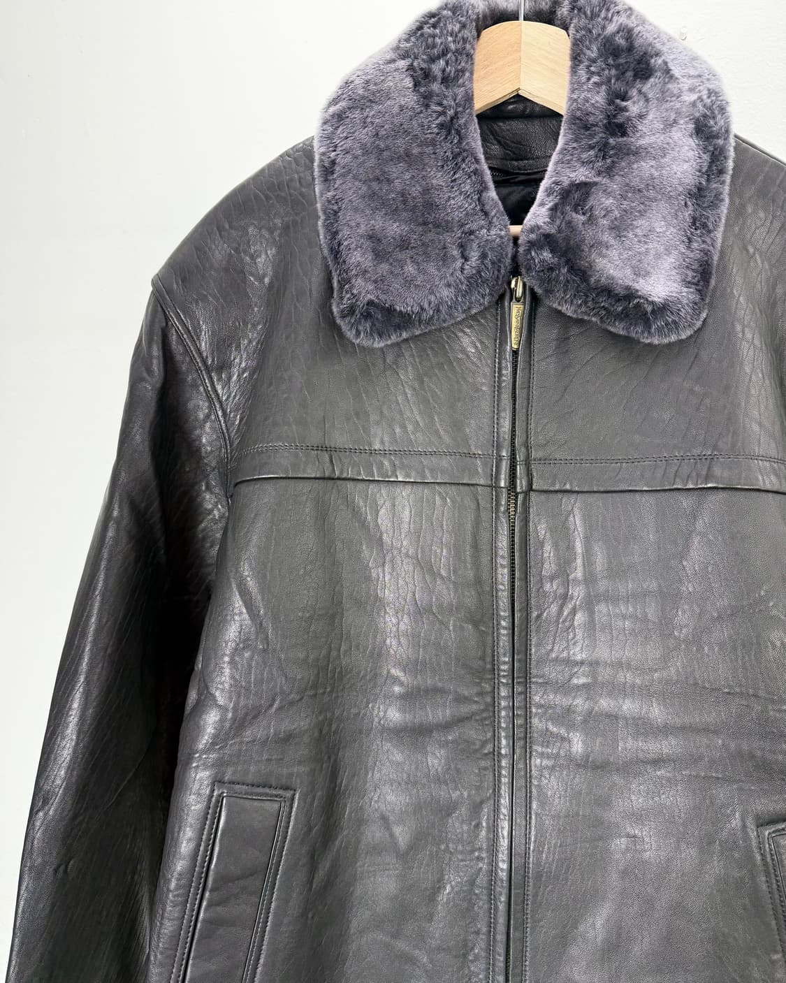 90s 이브 생로랑 블랙 퍼 카라 클래식 쉽스킨 레더 자켓 상품이미지2