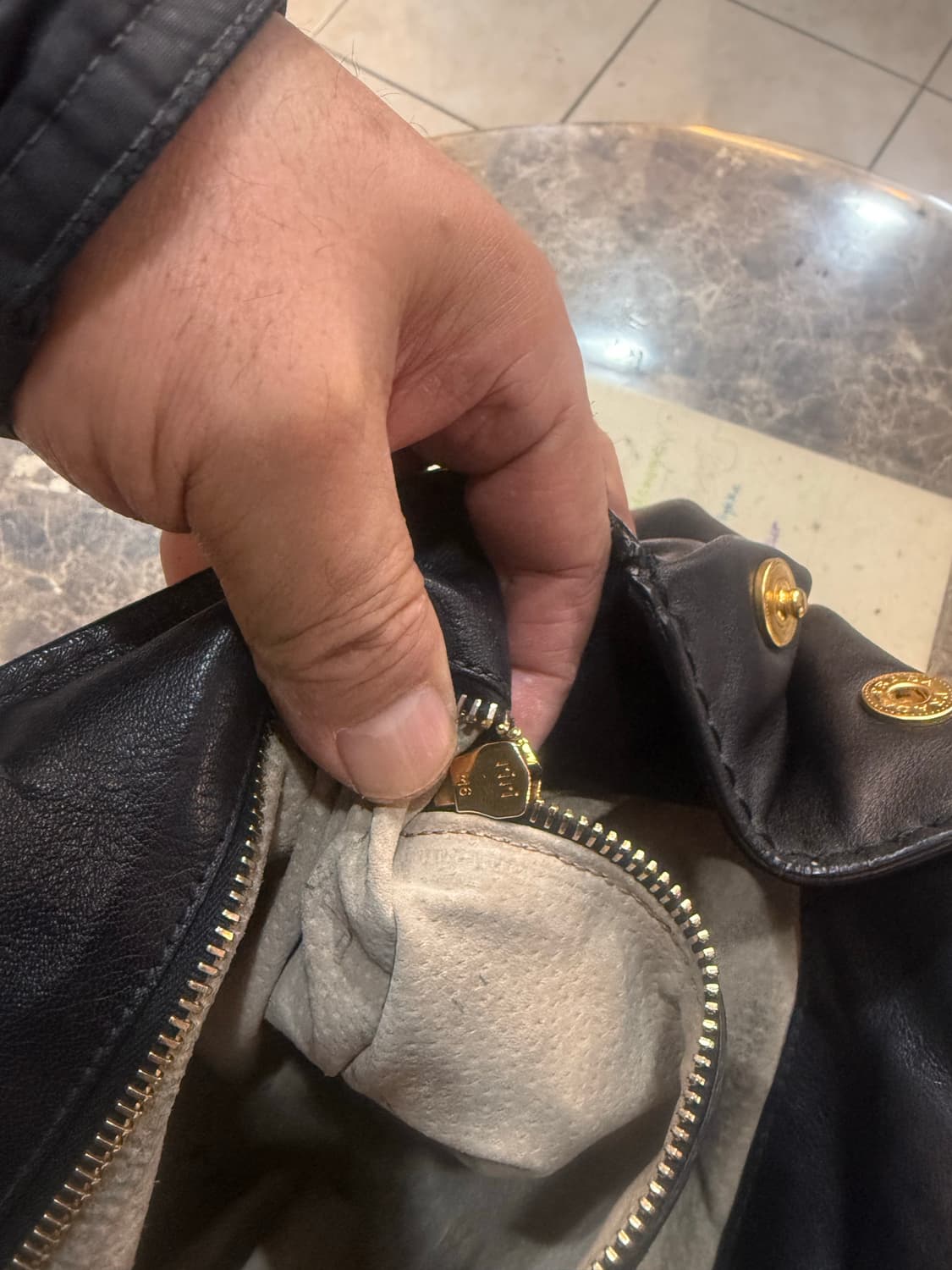 정품 프라다 레더 토트백 팝니다 상품이미지9