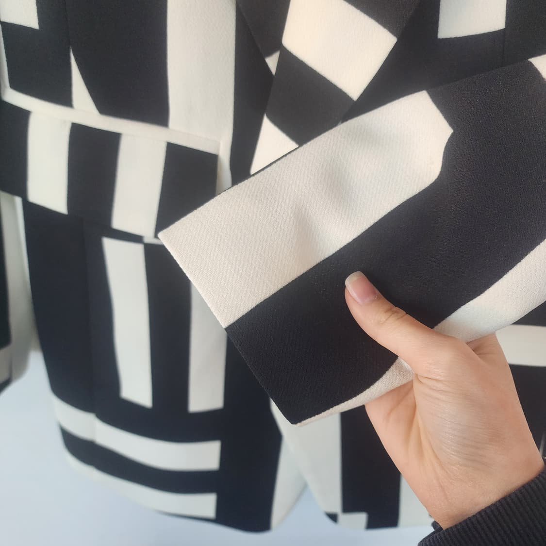 WAWOO GIRL 블랙 화이트 패턴 블레이저 상품이미지5