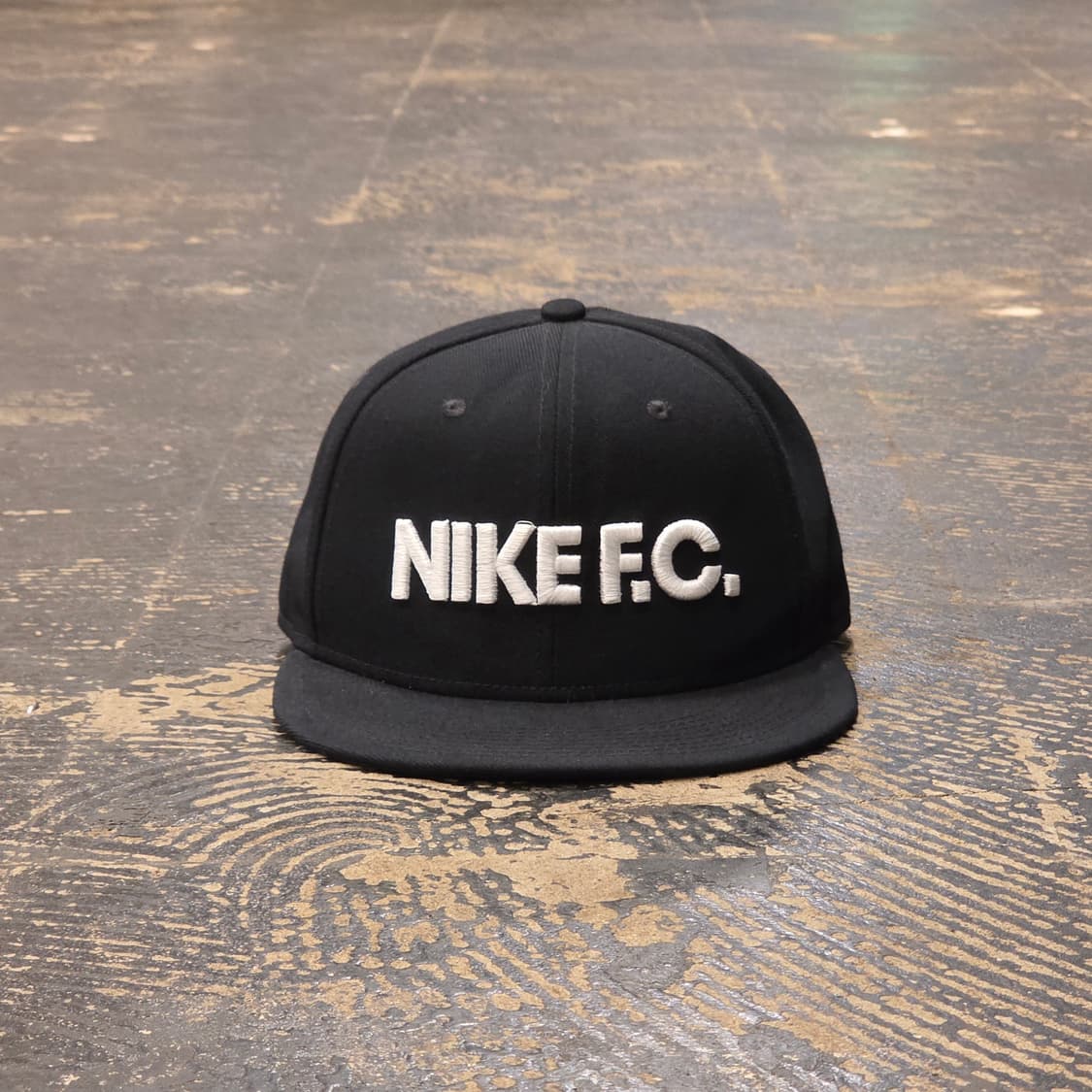 나이키 NIKE F.C. 블랙 스냅백 상품이미지1