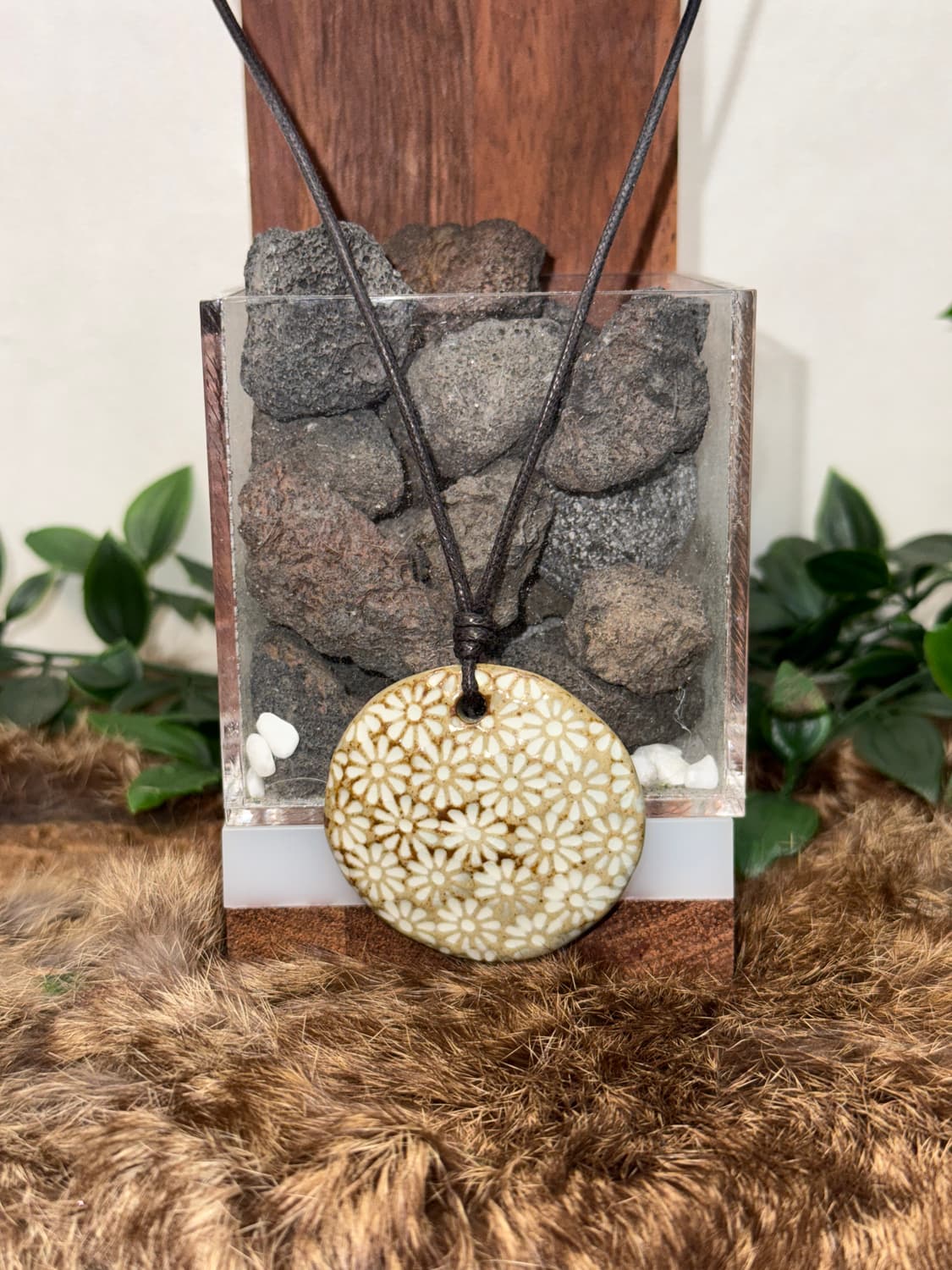 Beige brown floral ceramic necklace  상품이미지2