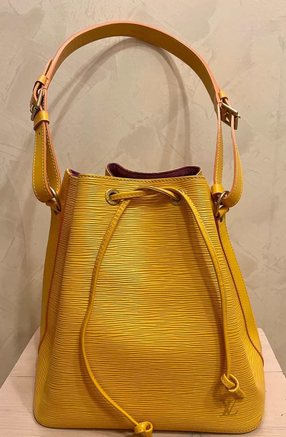 루이비통 Louis Vuitton쁘띠 노에 빈티지 (에피 옐로우) 상품이미지2