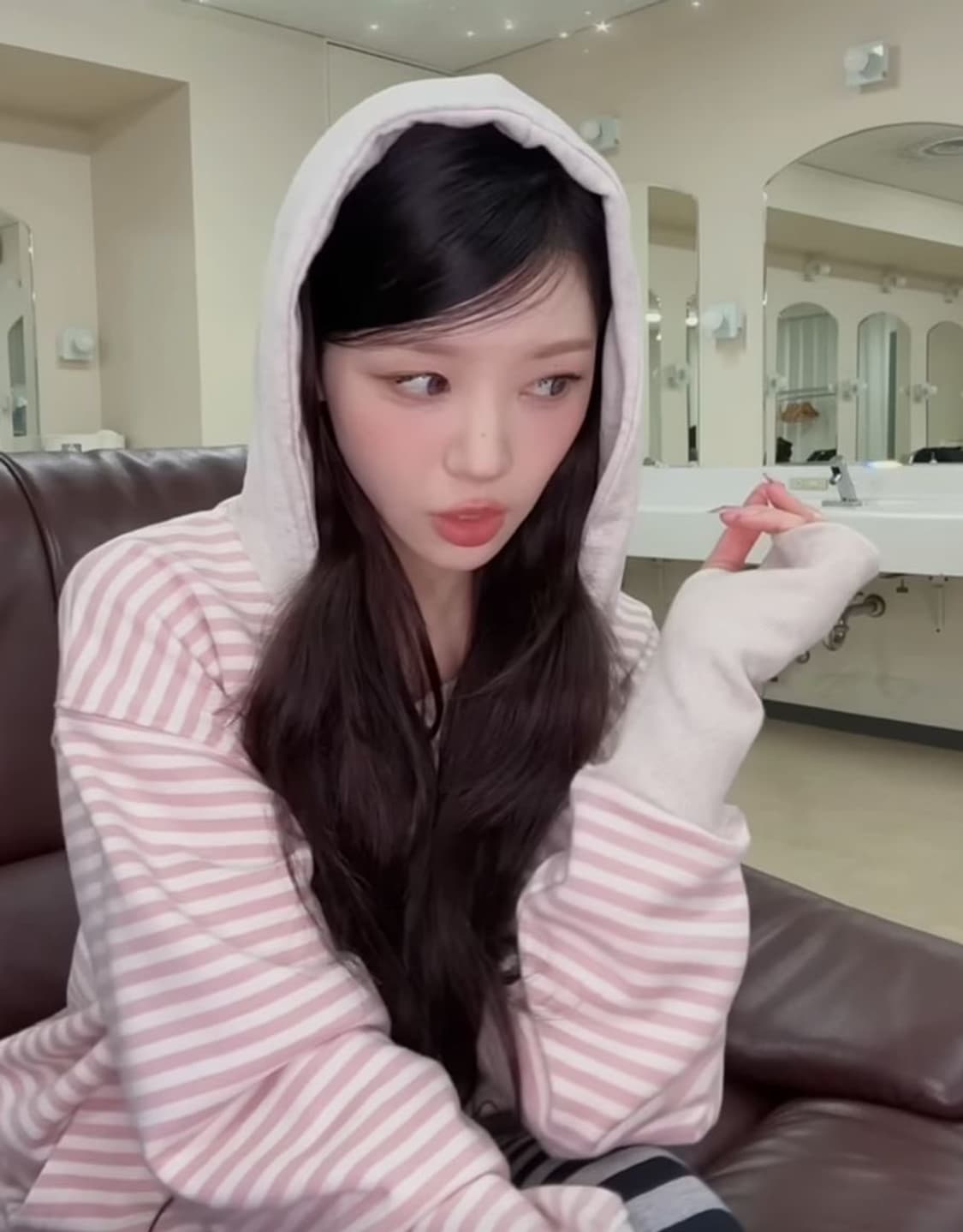 더뮤지엄비지터후드집업 stripe unbalced zipup hoodie 상품이미지2