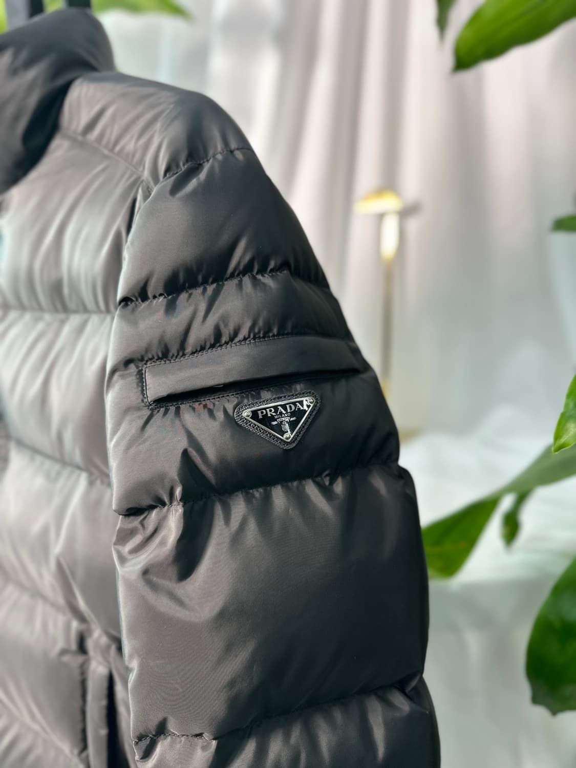 [정품] 프라다 트라이앵글 로고 다운 패딩 (50사이즈) 상품이미지3