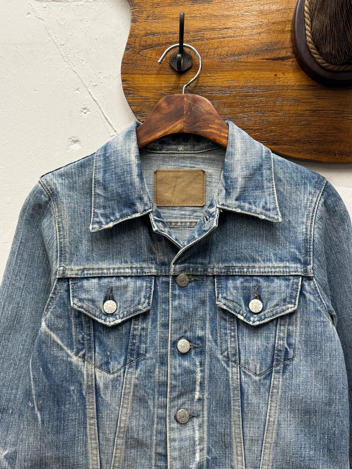 D.M.G 3rd Type Distressed Denim Trucker 상품이미지1