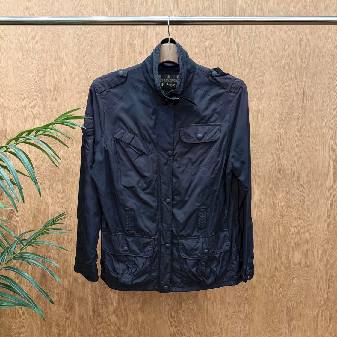 바버 필드 자켓 멀티 포켓 에폴렛 스탠드 카라 디테일 네이비 상품이미지1