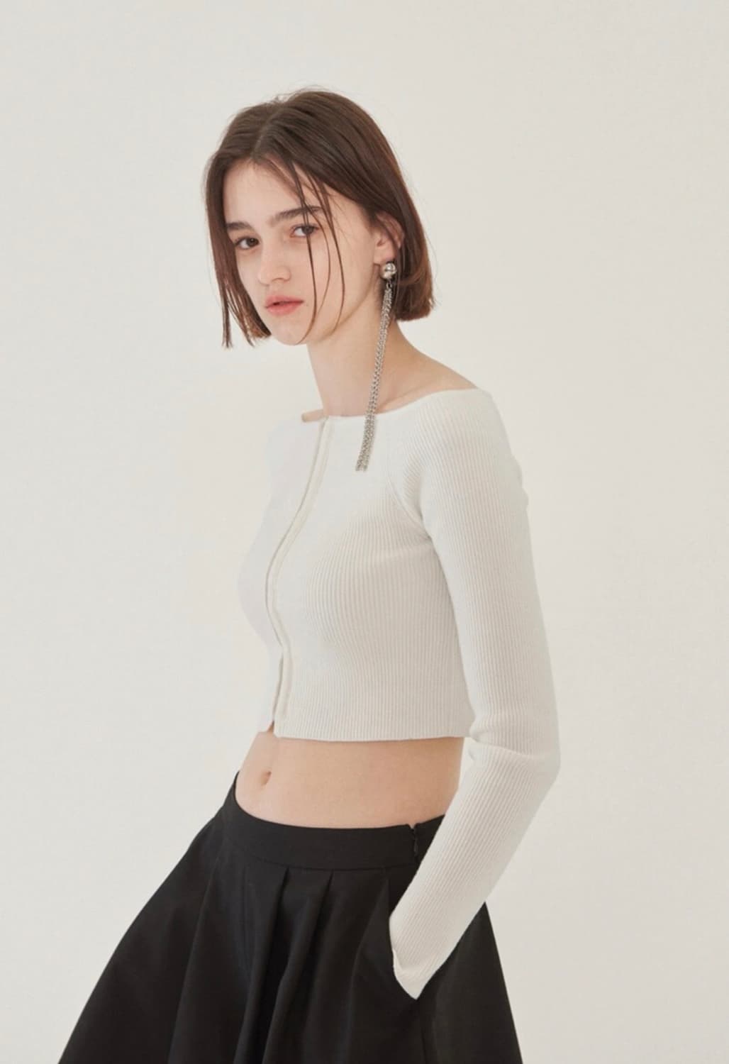 헤더먼트 front hook off-shoulder knit_white 상품이미지1