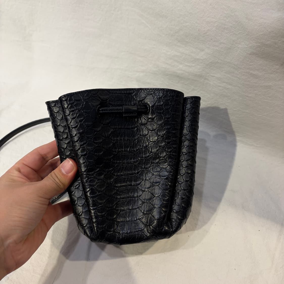 생로랑 파이톤 엠보싱 미니 모노그램 버킷백 크로스백가방 상품이미지3