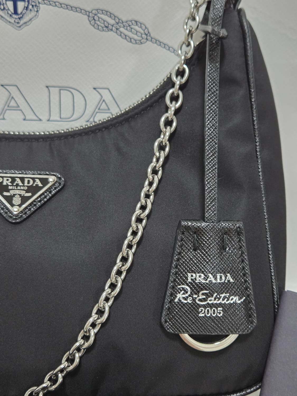 [새상품급] 프라다 리에디션 테수토 은장 체인 호보백  상품이미지4