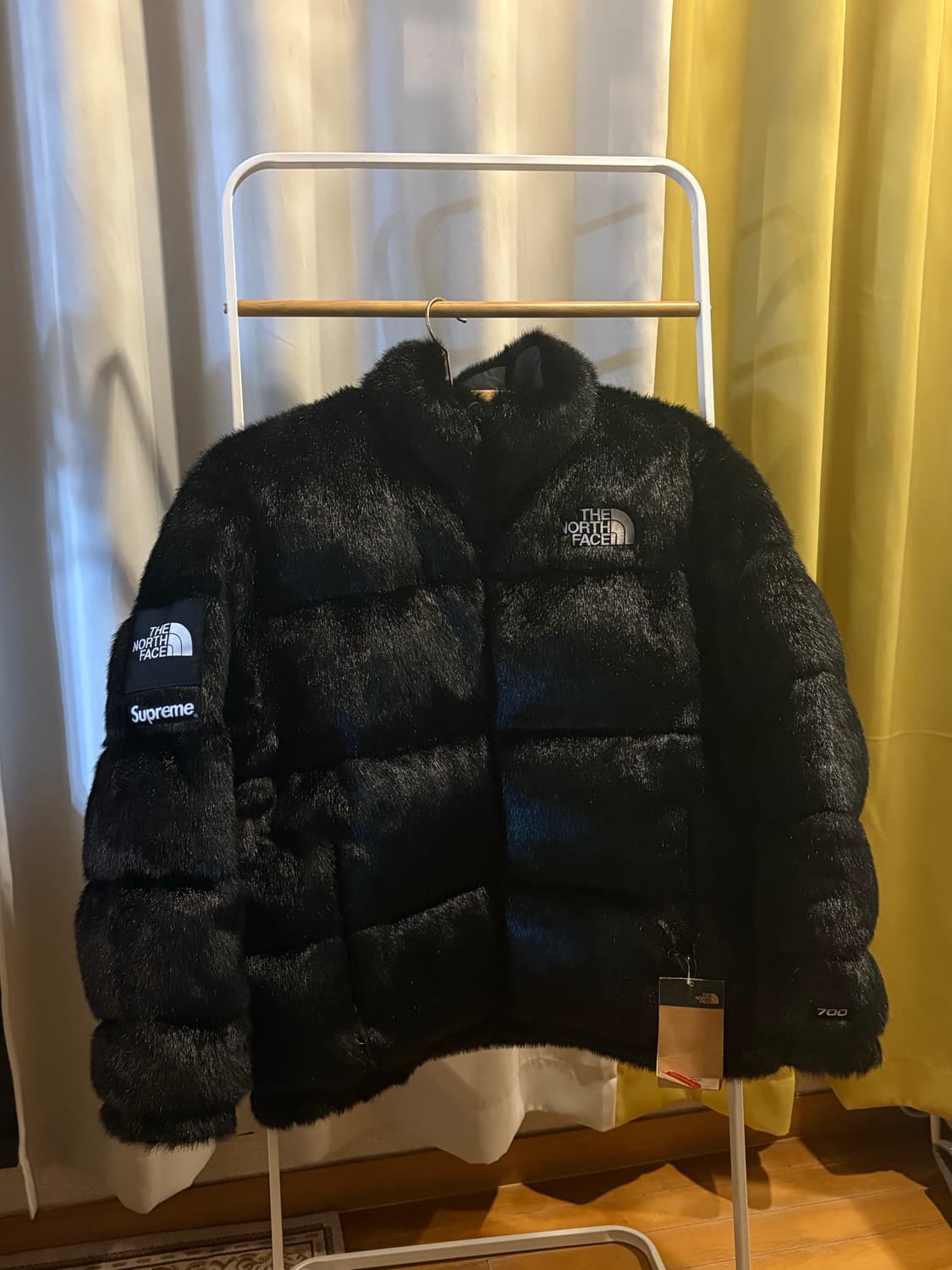 슈프림 x 노스페이스 포우 퍼 눕시 패딩 블랙 20FW 상품이미지1