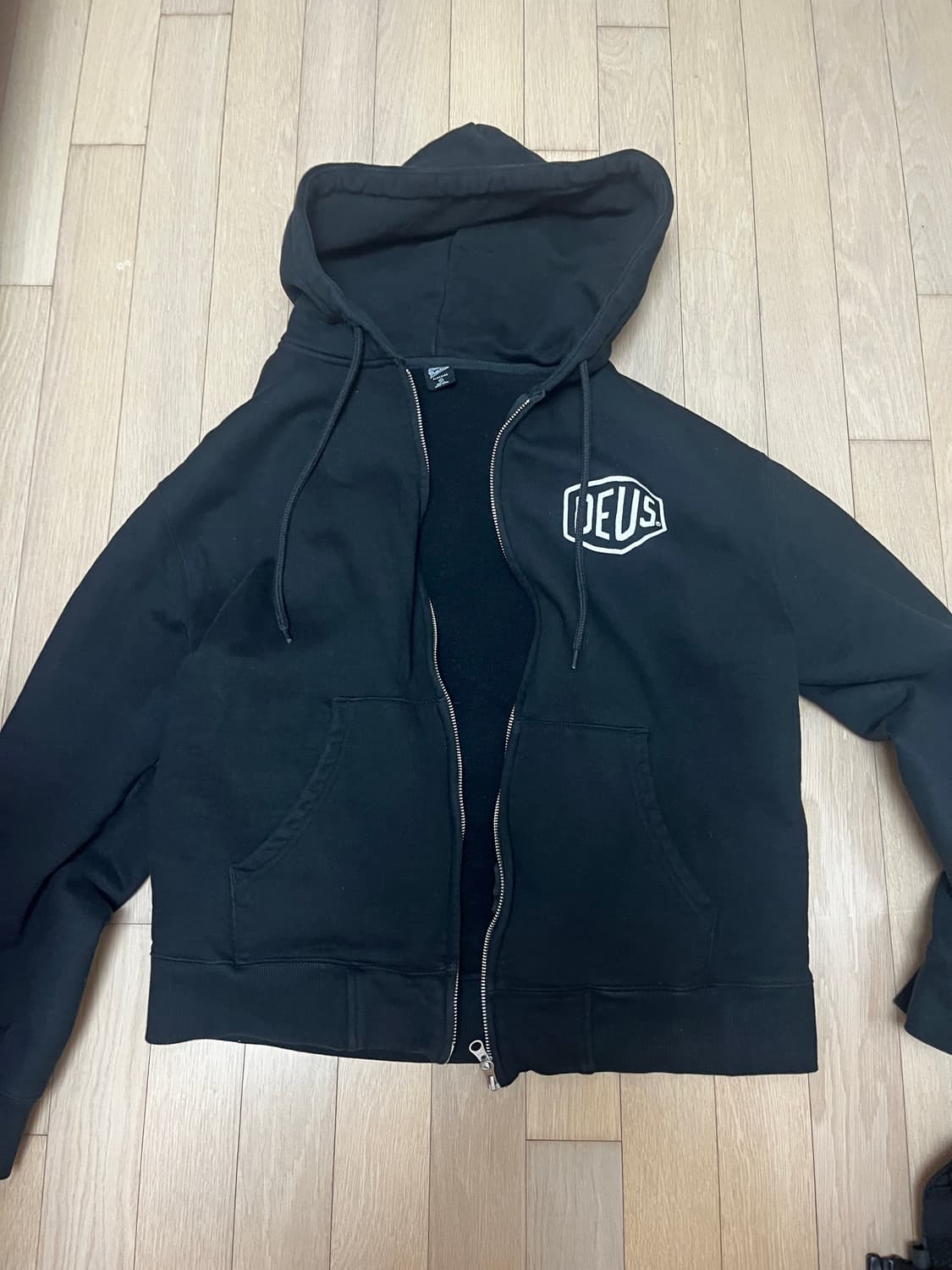 데우스 엑스 마키나 서울컬리지 후드 집업 상품이미지1