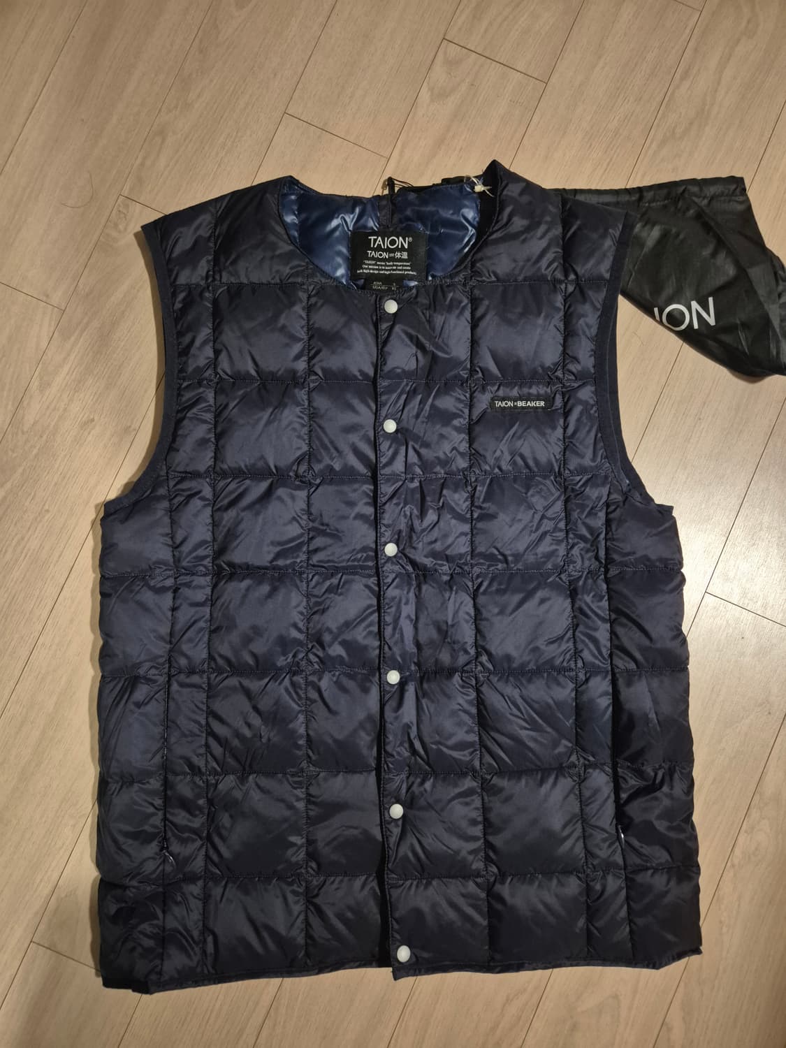 [새상품/S] 타이온 x 비이커 경량다운 베스트 상품이미지1