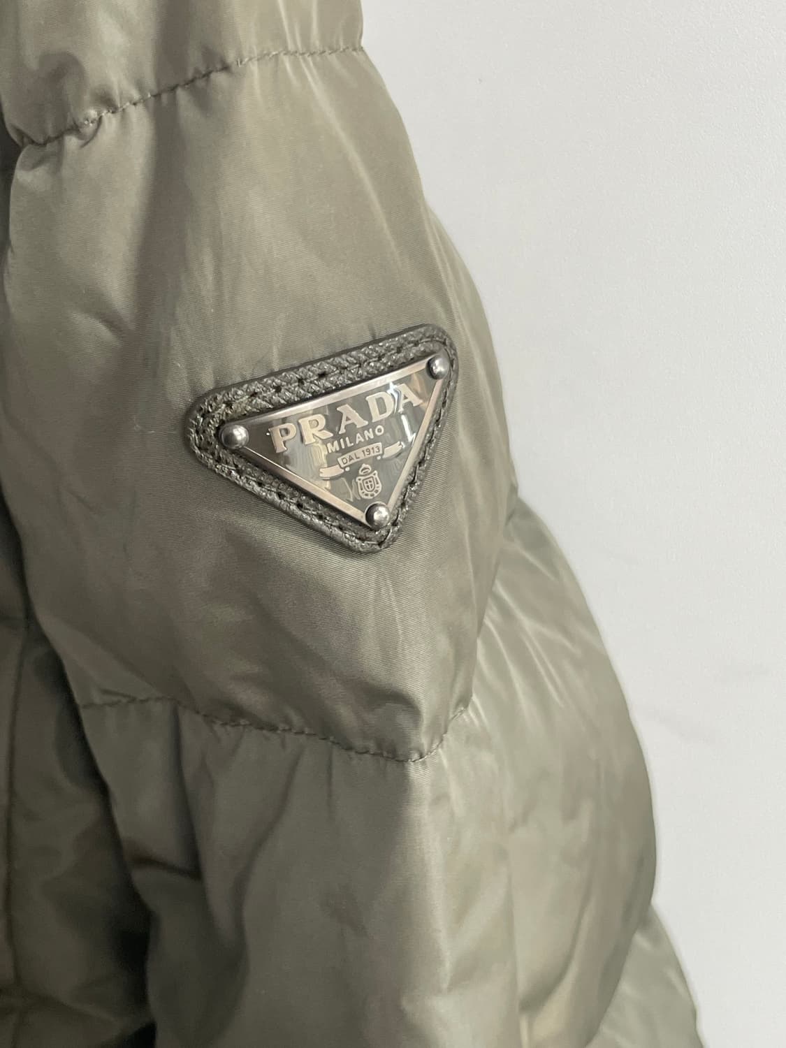 프라다 여성 푸퍼 패딩 카키 38 상품이미지3