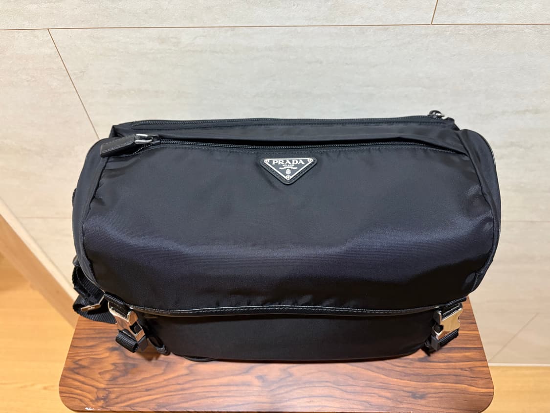 프라다 바이커백 라지 2vh991 상품이미지1