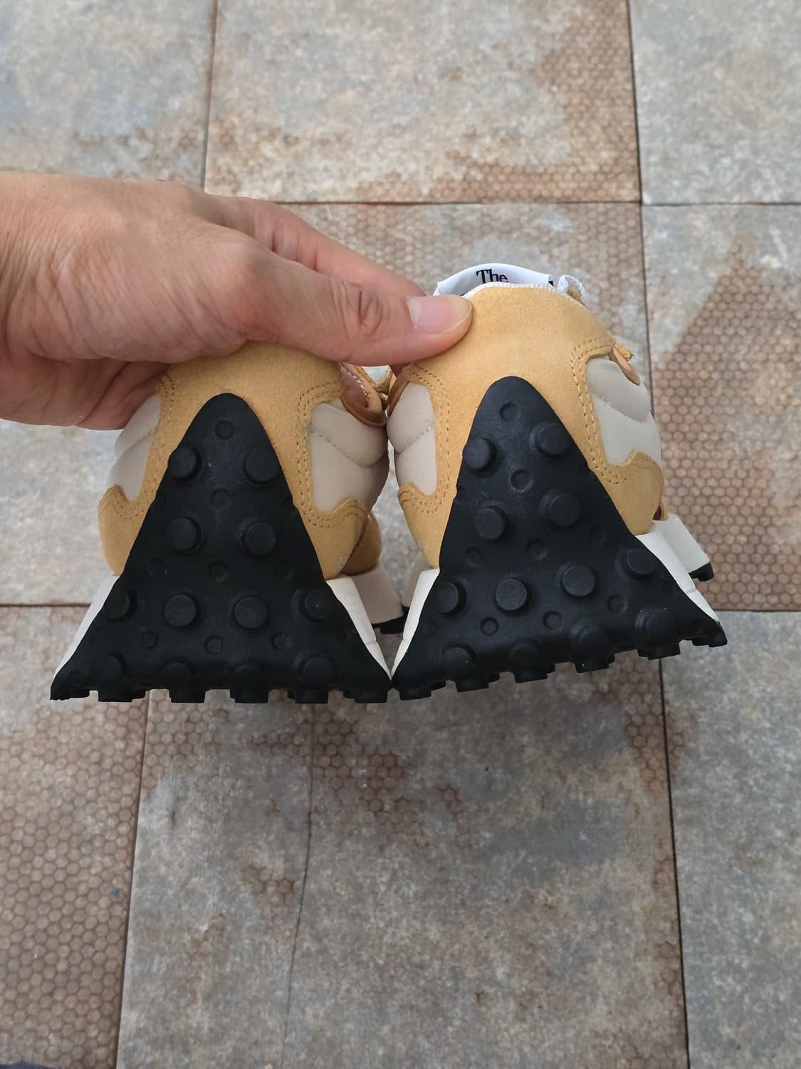 (230)뉴발란스 327 문빔 고스트 페퍼  상품이미지8