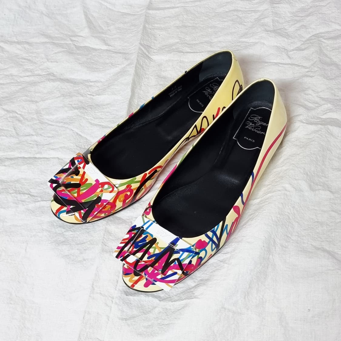 로저비비에 페이던트 레더 그래피티 프린트 한정판 고메틴 플랫슈즈 (37) 상품이미지1