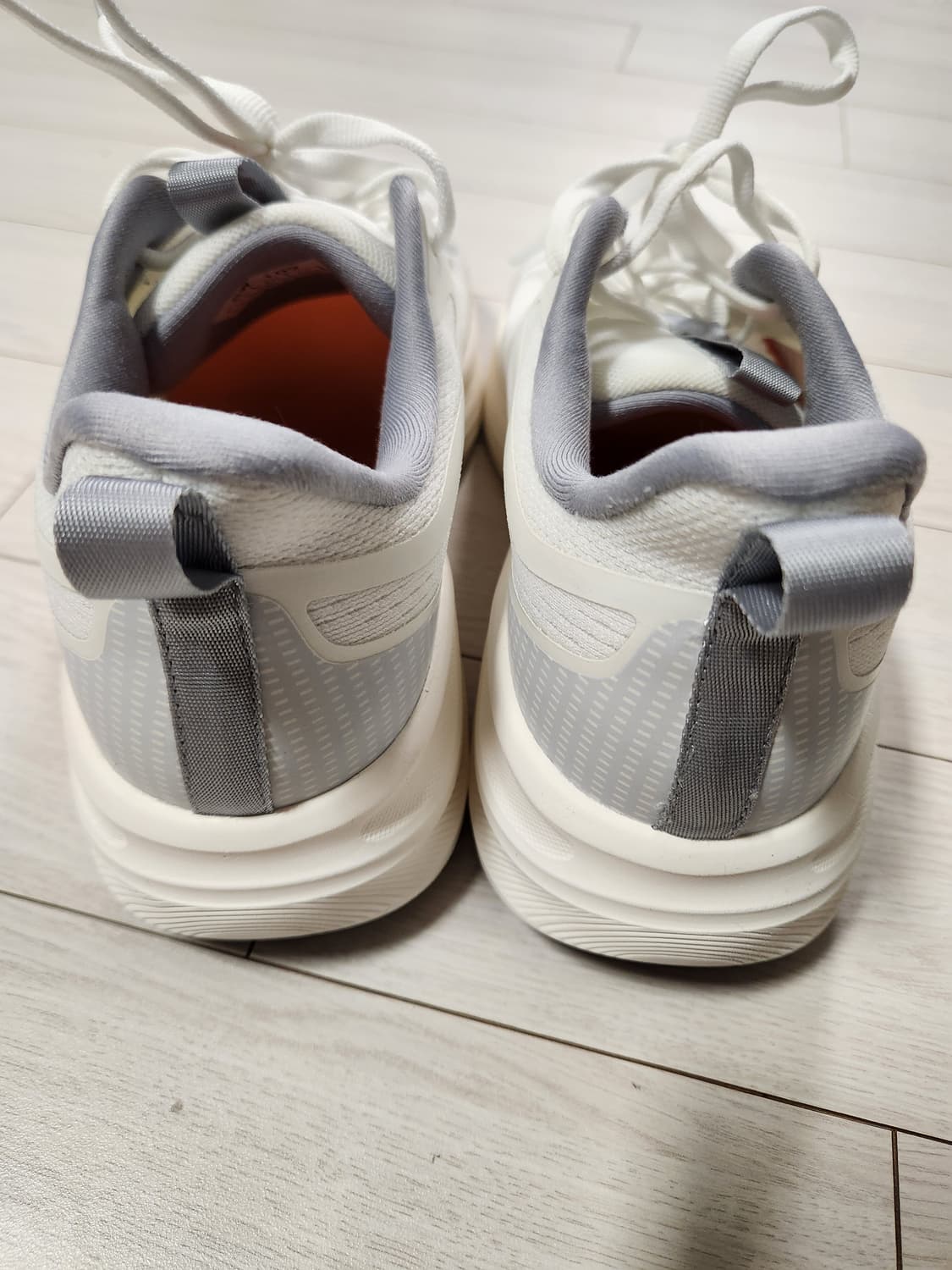 새상품급)르까프 운동화 액티브 러너 남여공용 러닝화 워킹화 사이즈255
 상품이미지7