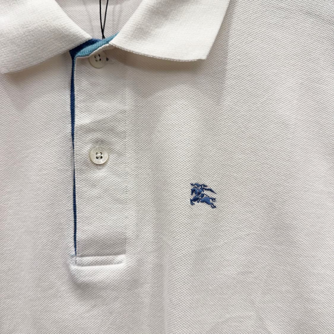 버버리 브릿 자수 로고 카라 반팔 피케 티셔츠 레귤러핏 화이트 상품이미지6