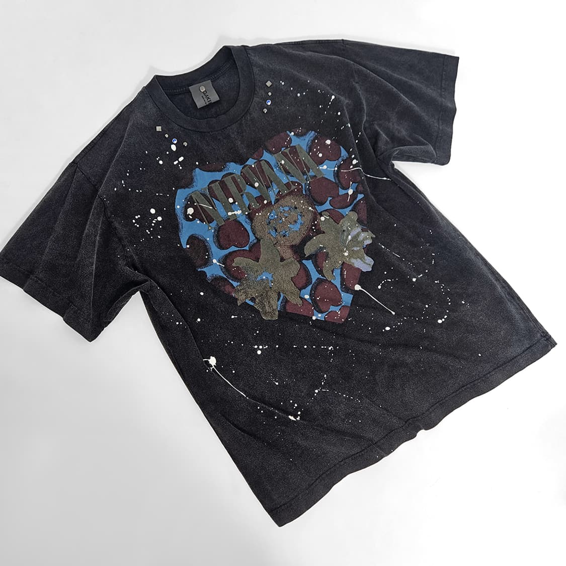 Nirvana 하트 셰입트 박스 페인팅 티셔츠 (dark gray) 상품이미지1