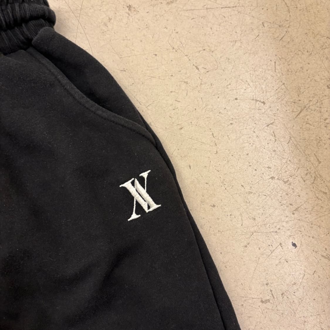 어반드레스 블랙 스몰로고 와이드 트랙팬츠 상품이미지2